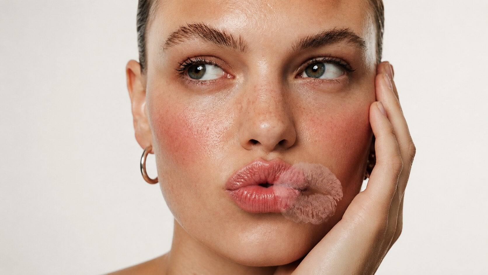 Ácido hialurónico en labios: beneficios y recomendaciones para lograr tu sonrisa deseada